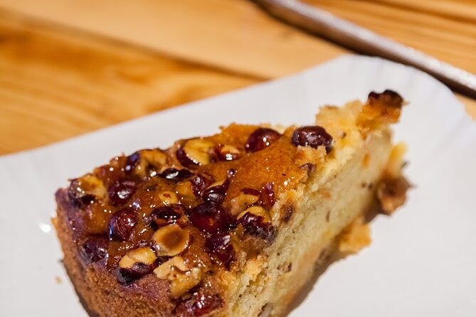 Berlin Center Food Tour with 8+ Authentic Local Tastings - The guides make or break the afternoon