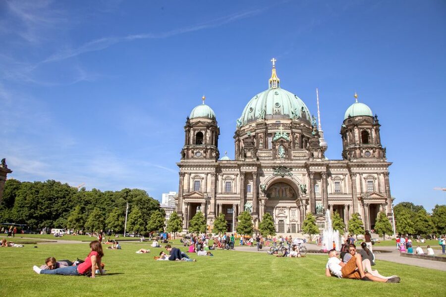 Berlin: City Center Walking Tour - Nikolaiviertel and the path toward Schlossplatz