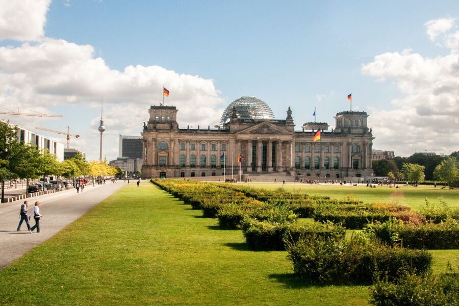 Berlin: City Sightseeing Hop-On Hop-Off Bus Tour - Audio commentary, live guidance, and the app