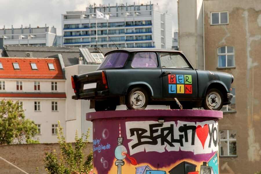 Berlin: City Sightseeing Hop-On Hop-Off Bus Tour - Potsdamer Platz and the traces of a divided city