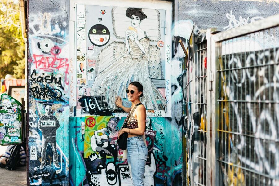 Berlin: City Street Art Guided Walking Tour - Reading the first walls instead of just photographing them
