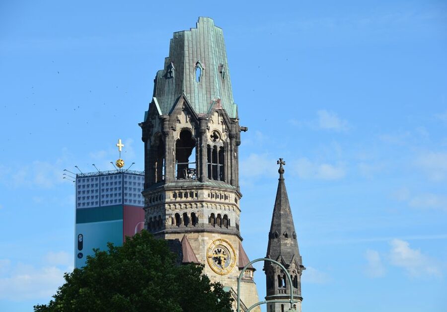 Berlin: City-West Walking Tour with a Real Berliner - Kurfürstendamm and the golden twenties