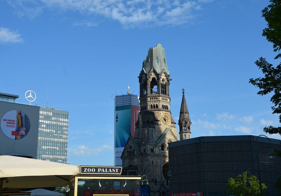 Berlin: City-West Walking Tour with a Real Berliner - Zoologischer Garten and the Cold War city center