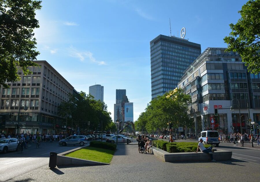 Berlin: City-West Walking Tour with a Real Berliner - Savignyplatz: a calmer finish with food ideas
