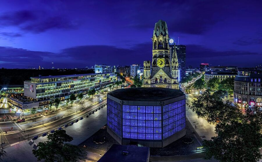 Berlin: Classical Concert at Kaiser Wilhelm Memorial Church - The church as part of the performance