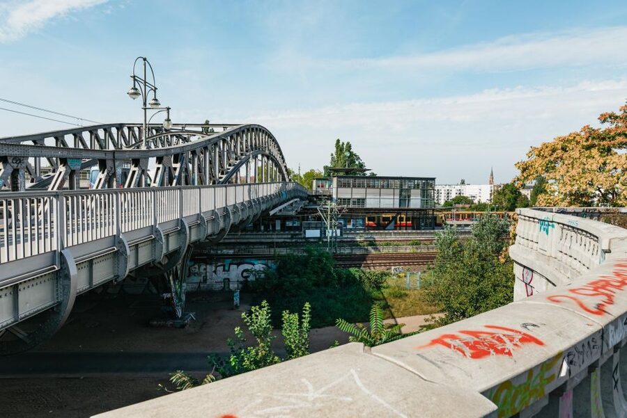 Berlin: Cold War Era History Guided Bike Tour - Mauerpark and the first signs of the former border