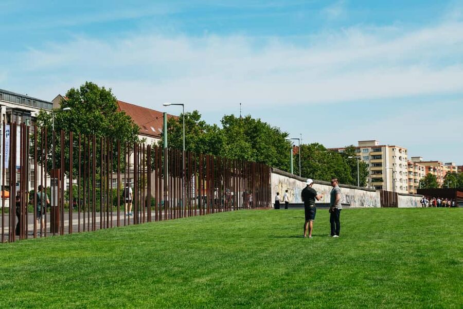 Berlin: Cold War Walking Tour on Berlin Wall Route - Walking the Wall from Gesundbrunnen to Prenzlauer Berg