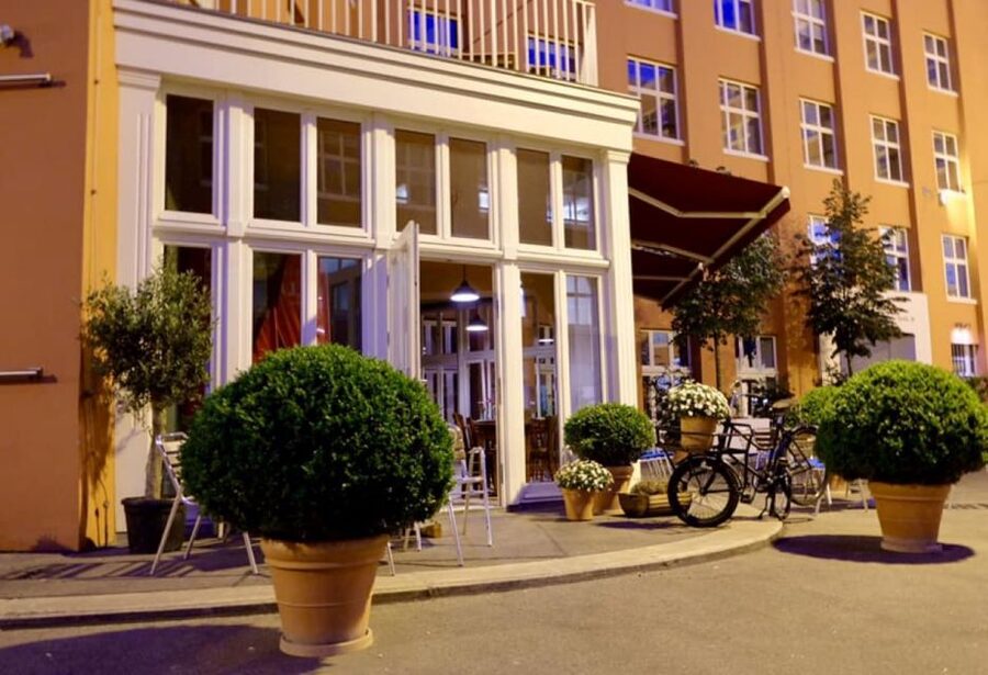 Berlin: Dinner in the Dark - Choosing the meal before you lose your sight