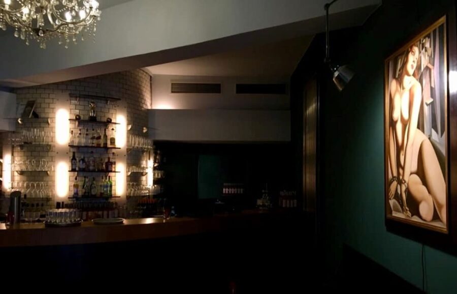 Berlin: Dinner in the Dark - Following your host into the dark room