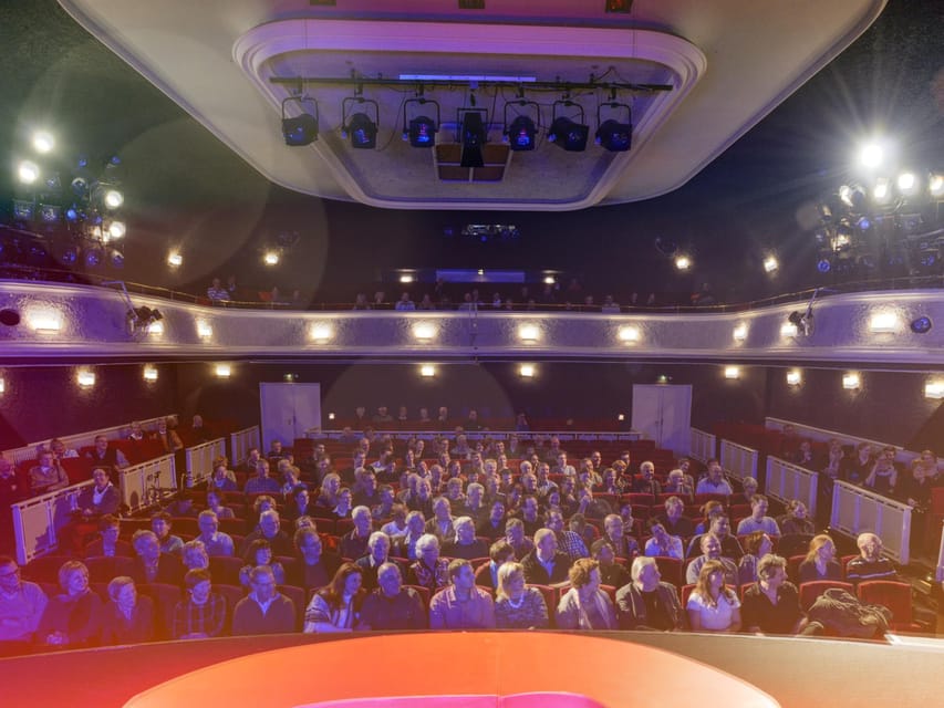 Berlin: DISTEL - The capital cabaret - How the Two-Hour Show Unfolds