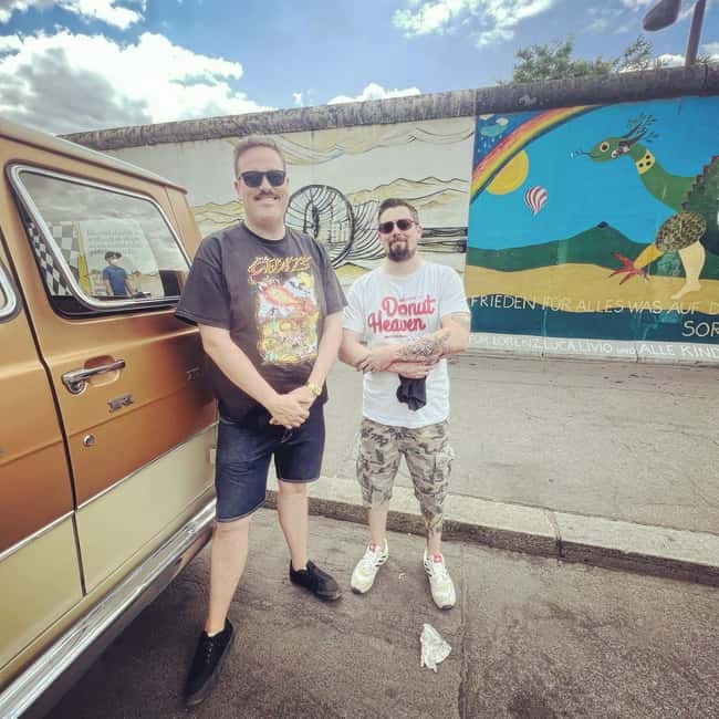 Berlin: DIY & Subculture Sightseeing in a 1972 Ford Van! - Why the phone matters during the ride