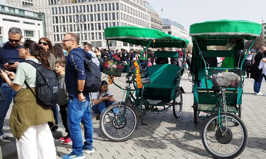 Berlin (E)Bike Tour Historical Highlights in Small groups - Checkpoint Charlie and the Cold War