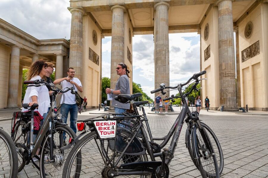 Berlin: E-Bike Tour of the Berlin Wall and Mitte Highlights - Berlin Cathedral, the Palace, and Nikolaiviertel