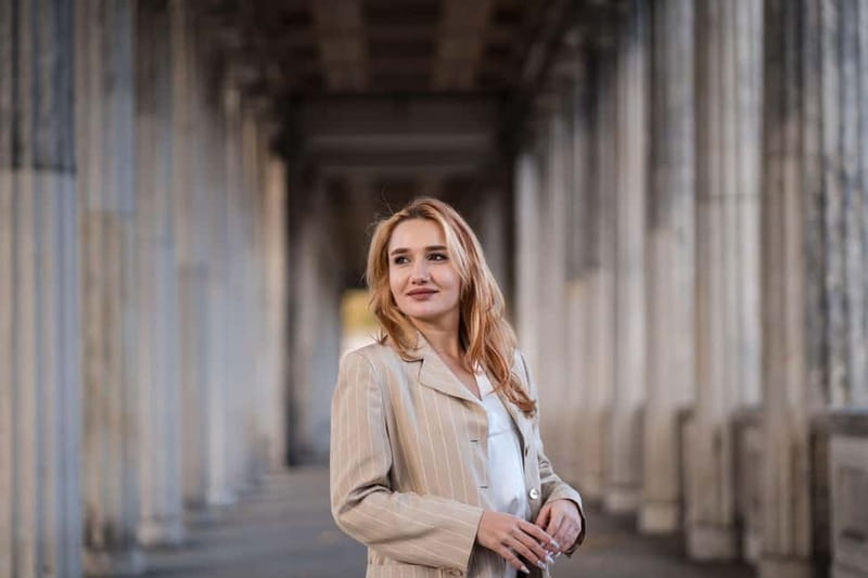 Berlin: Early Morning Private Photoshoot to avoid the Crowd - The optional metro ride to Brandenburg Gate