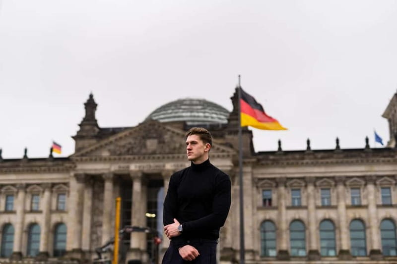 Berlin: Early Morning Private Photoshoot to avoid the Crowd - Brandenburg Gate, the Spree, and the Reichstag
