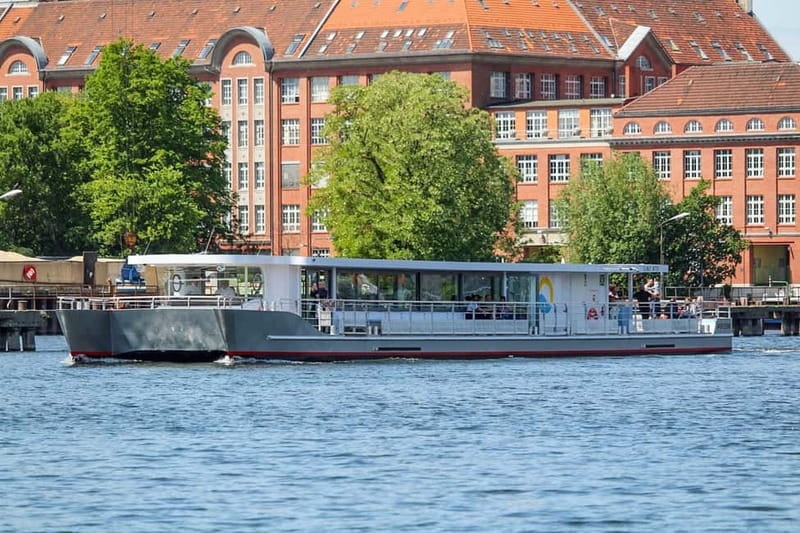 Berlin: East Side Gallery Spree Cruise in a Solar Catamaran - Key points at a glance