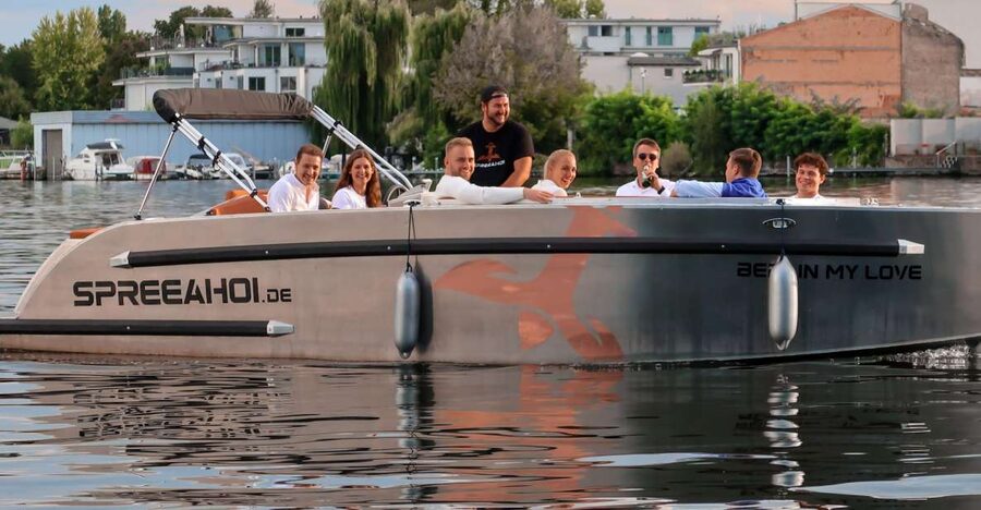 Berlin: Electric Boat Rental for self-driving 2 hrs - Taking the Helm After a Short Briefing