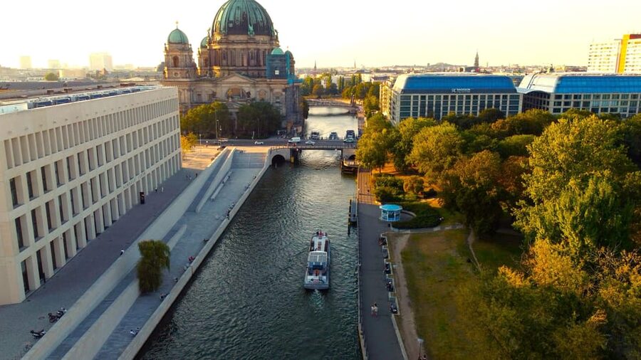 Berlin: Evening Boat Cruise – Romance & Moonlight - Key points to know before boarding