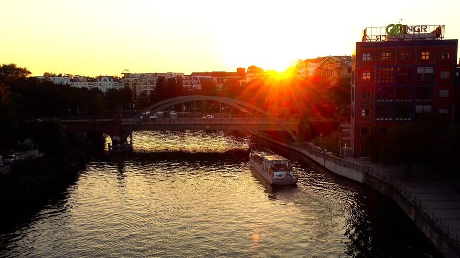 Berlin: Evening Boat Cruise – Romance & Moonlight - Is $37 a fair price?