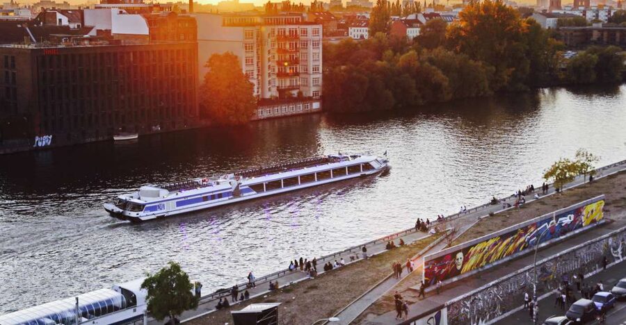 Berlin: Evening City Sightseeing Cruise - Key points to know before booking