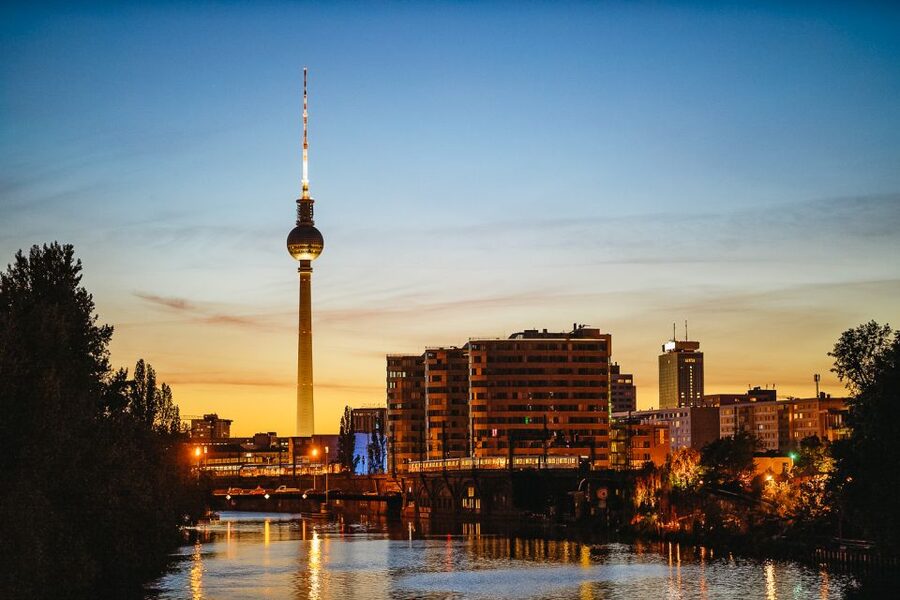 Berlin: Evening City Sightseeing Cruise - The Chancellery and Berlin’s government district