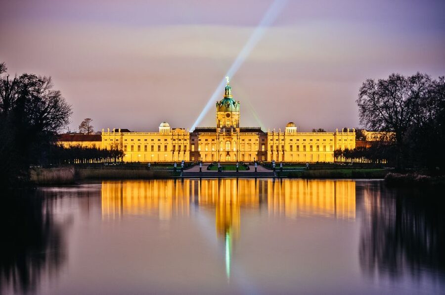 Berlin: Evening City Sightseeing Cruise - Bellevue Palace and the Victory Column