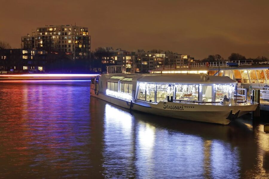 Berlin: Evening City Sightseeing Cruise - Central Station, Moabit, and the changing riverfront