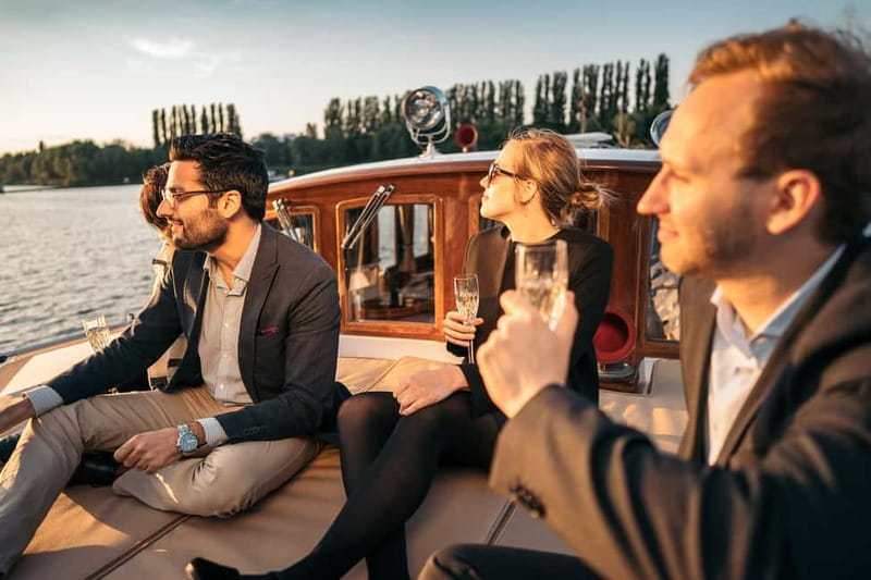 Berlin: Evening Yacht Cruise with Aperitif & Dinner Upgrade - Who will enjoy this Berlin yacht cruise?
