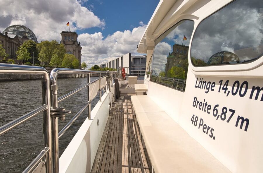 Berlin: Exclusive Boat Tour on a Solar-Powered Catamaran - Museum Island from the water