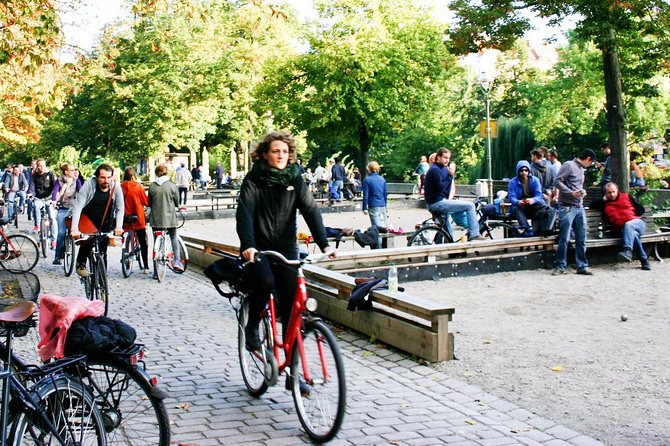 Berlin: Experience the Alternative Kreuzberg on a Bike Tour - Boule, neighborhood life, and Admiral Bridge
