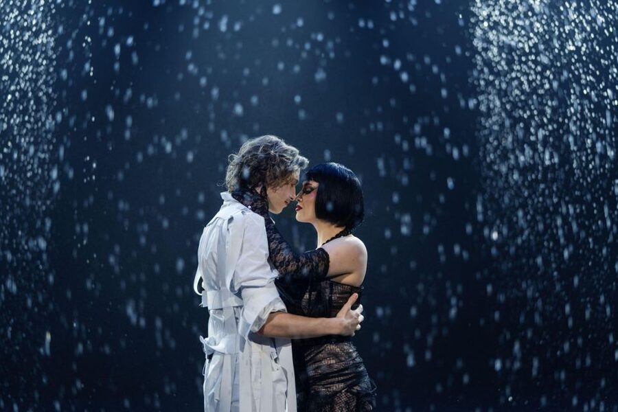Berlin: FALLING | IN LOVE Grand Show Friedrichstadt-Palast - Timing, age limits, and practical details