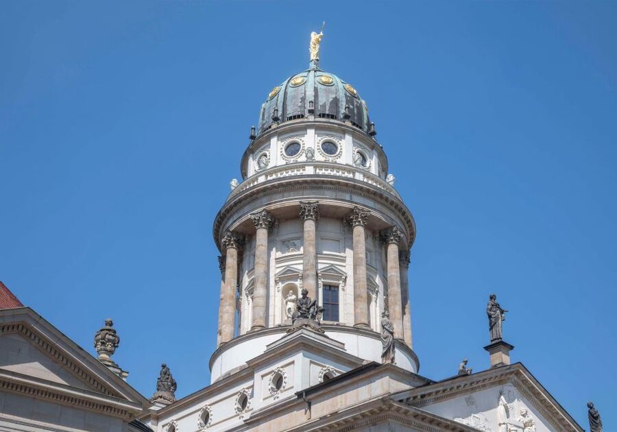 Berlin: Französischer Dom 360° Panorama & Crémant to go - Plan your timing around the carillon