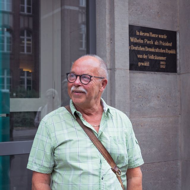 Berlin: GDR witness tour in small group - Meeting Kalle Richter and setting the story