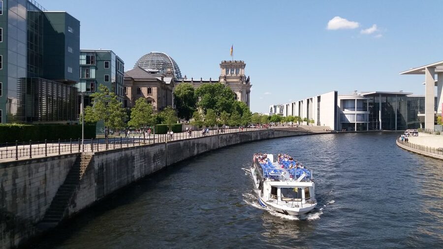 Berlin: Government District around the Reichstag Guided Tour - Reaching the Reichstag without going inside