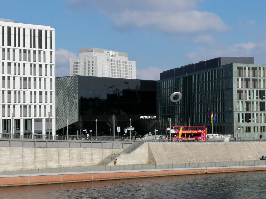 Berlin: Government District around the Reichstag Guided Tour - English, German, and guide quality