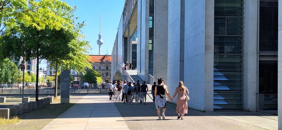 Berlin: Government District Tour and Reichstag Dome Visit - Timing, security, and what to bring