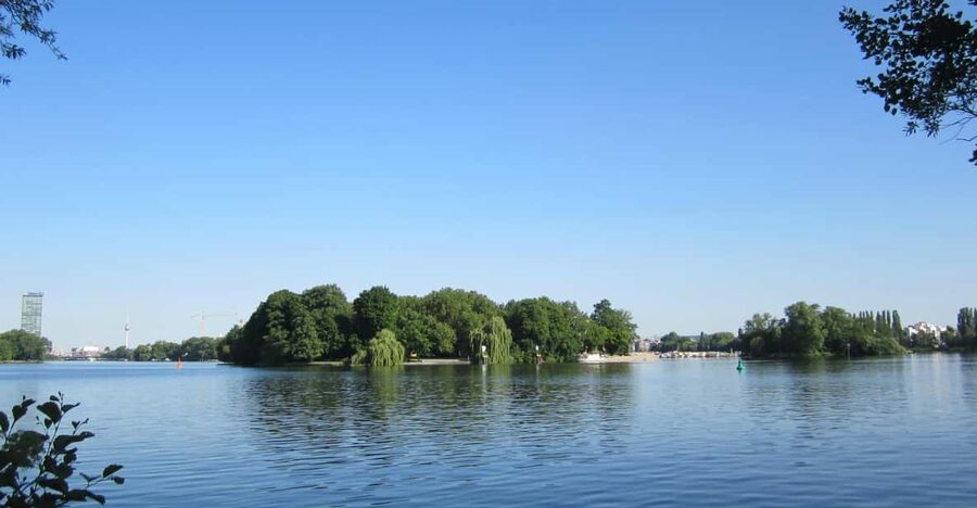 Berlin: guided canoe | kayaktour - A short lesson before the Spree