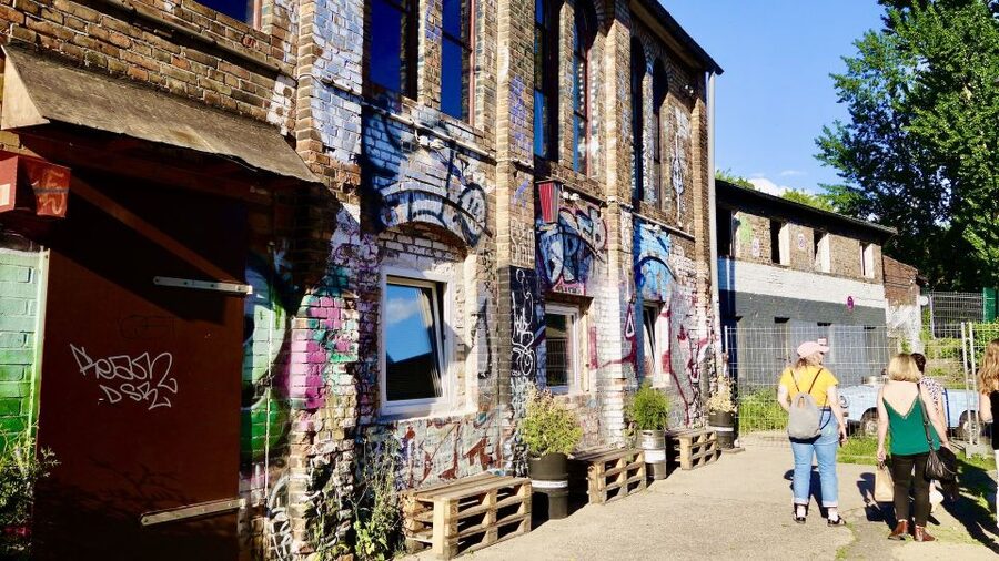 Berlin: Guided Craft Beer & Cultural Tour With Snacks - Key points at a glance