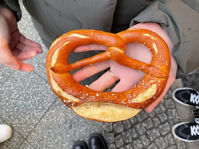 Berlin: Guided Street Food Tour with Tastings - Starting at The Sanctuary bakery on Torstraße