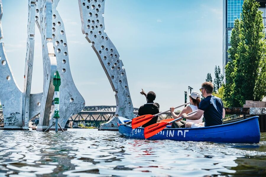 Berlin: Guided Tour by Canoe - Urbanhafen to Admiralbrücke