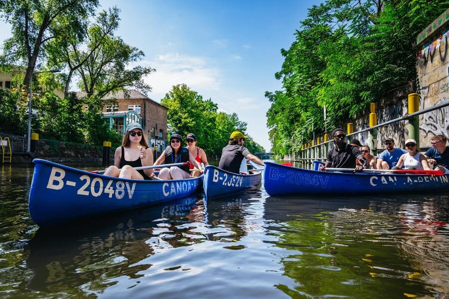 Berlin: Guided Tour by Canoe - Molecule Man and Oberbaum Bridge