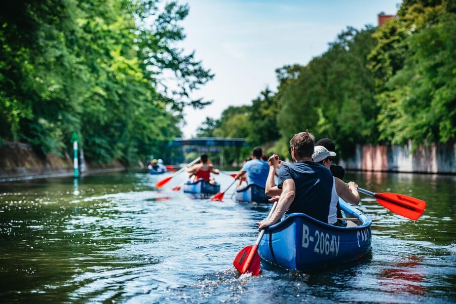 Berlin: Guided Tour by Canoe - Guide quality and language