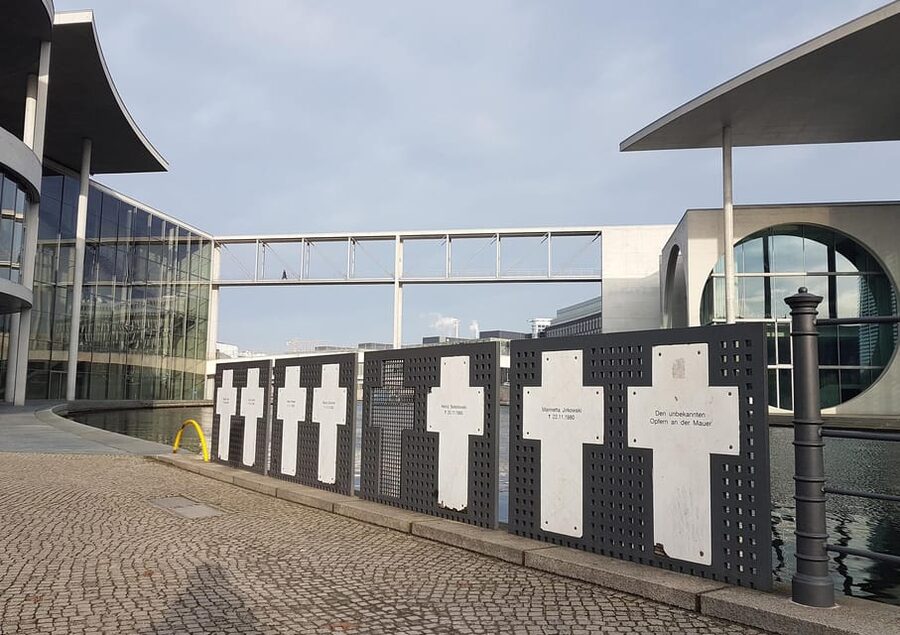 Berlin: Guided Walking Tour around the Reichstag - Why this corner of Berlin matters