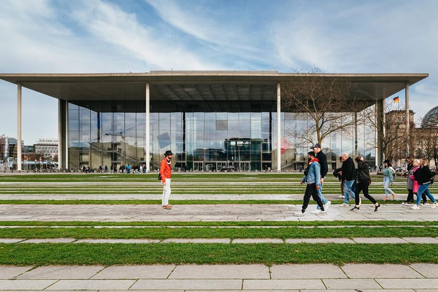 Berlin: Guided Walking Tour around the Reichstag - ARD Hauptstadtstudio and politics through the media