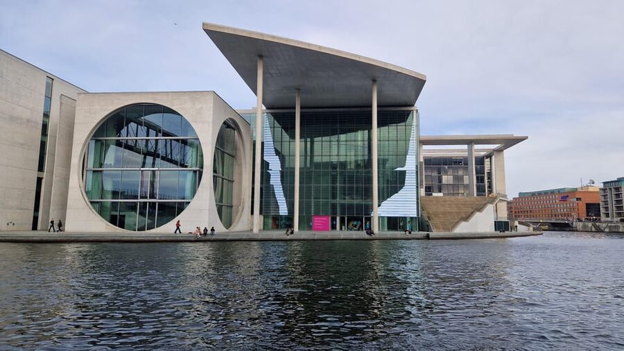 Berlin: Guided Walking Tour around the Reichstag - Starting at Paul-Löbe-Allee and the U5 Bundestag station