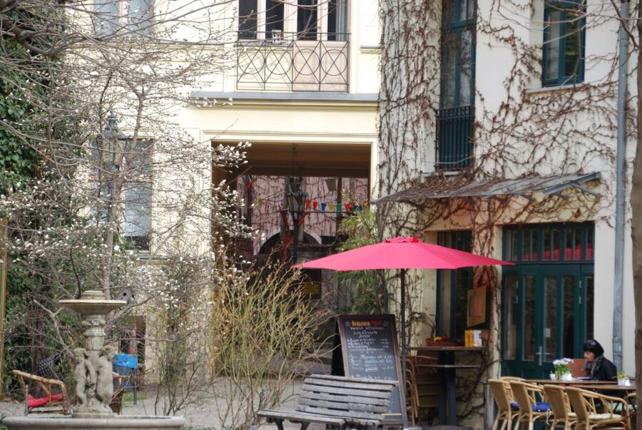 Berlin: Hackesche Höfe Courtyards Walking Tour - Who should book this Berlin walk