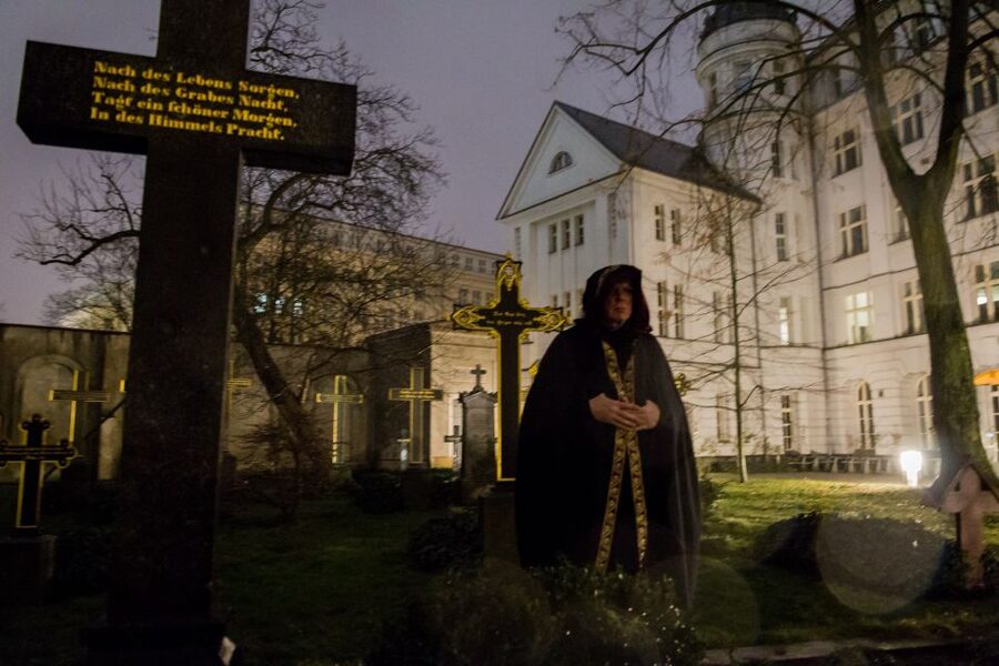 Berlin: Haunted Guided Live Theatre Tour in German - Mummies, Curses, and the Supernatural Side of Berlin