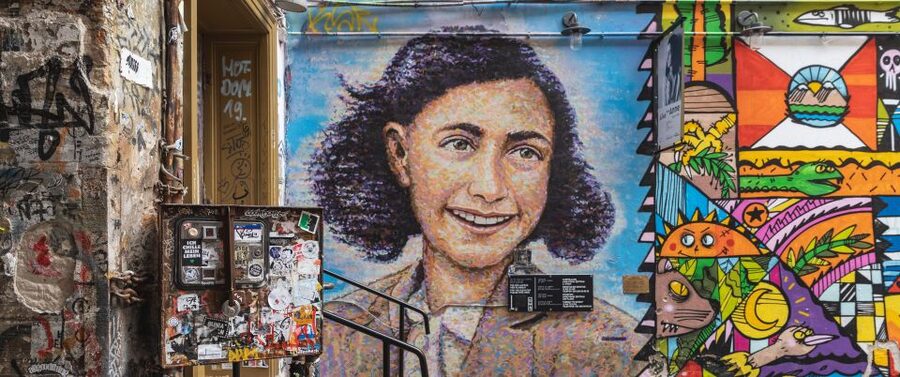 Berlin: Hidden Backyards Guided Walking Tour - Rosenhöfe, Sophienkirche, and Auguststraße