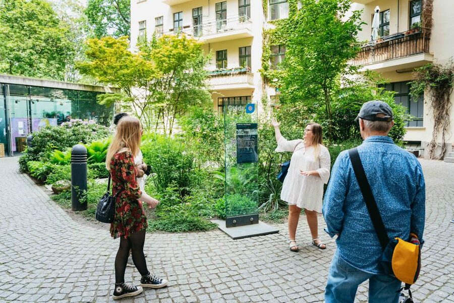 Berlin: Hidden Backyards Guided Walking Tour - The guides make the difference