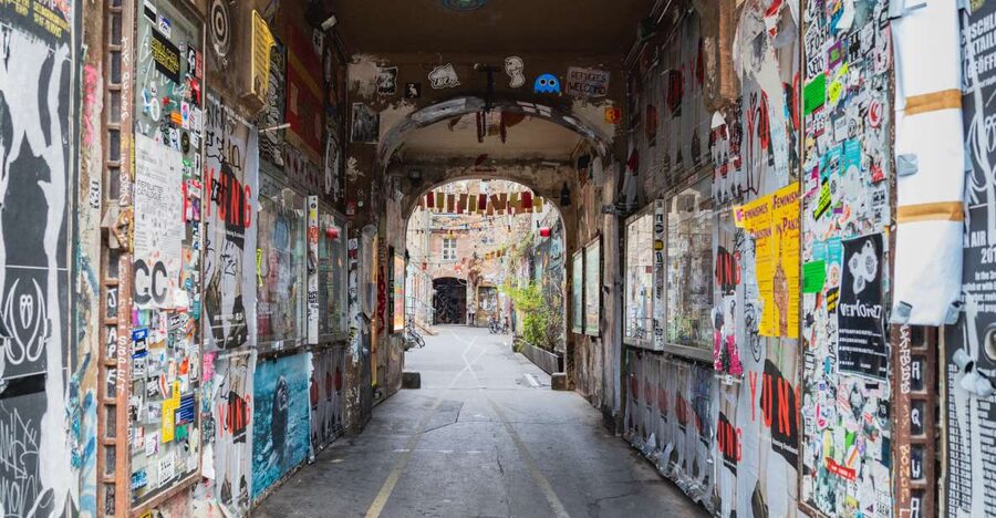 Berlin: Hidden Backyards Guided Walking Tour - Spandauer Vorstadt and the Jewish quarter